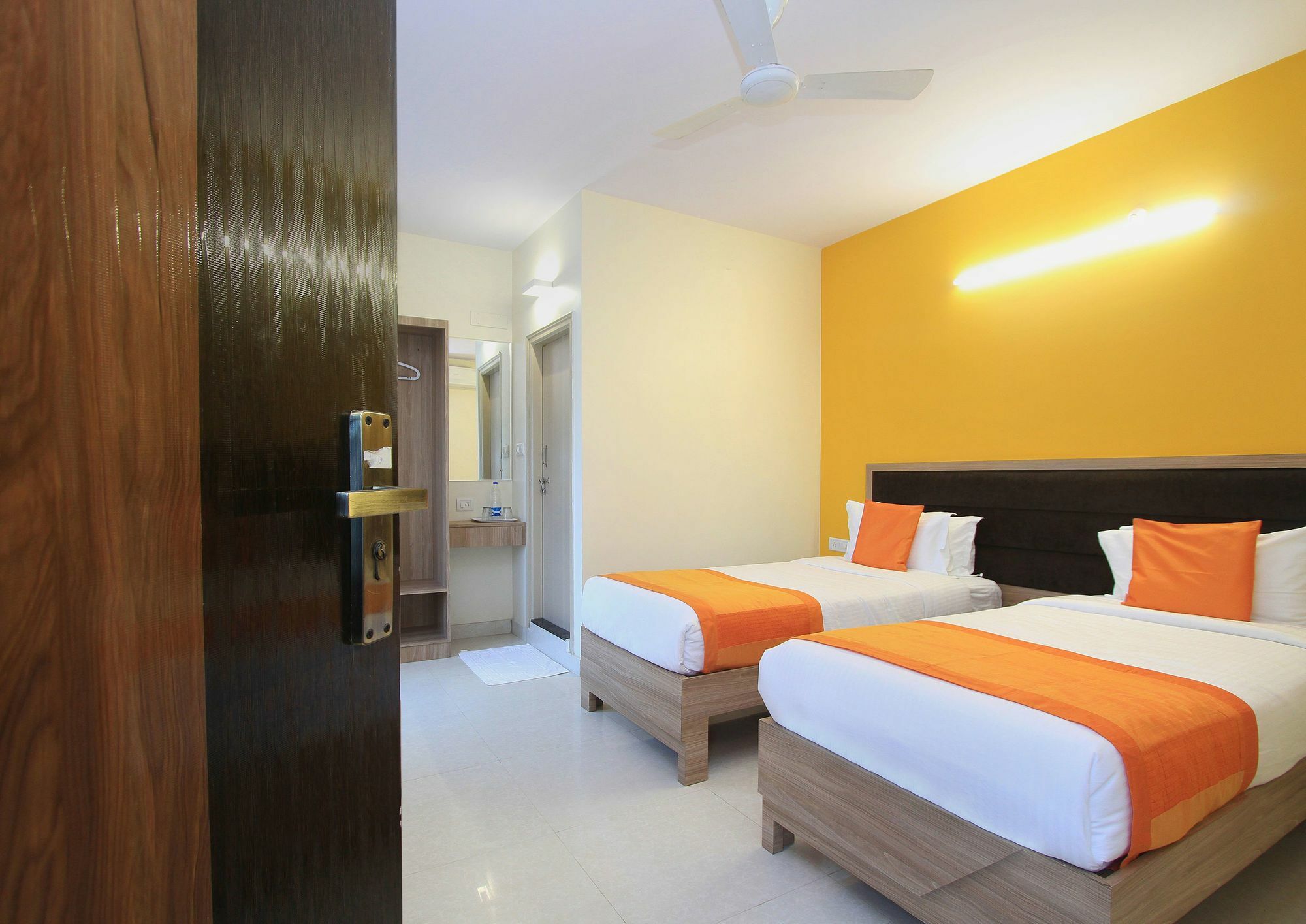 OYO 9605 Hotel Golden Inn Bangalore Exterior foto